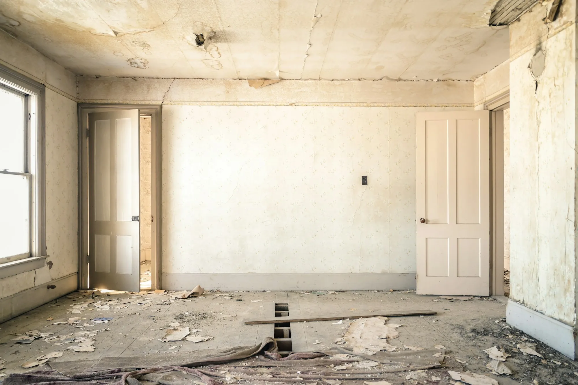 Stripped-down room with bare floors before a remodel